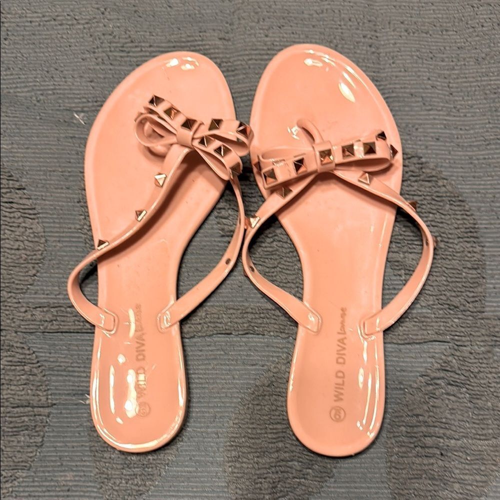 NWOB Beige & Gold Studded Jelly Flip Flops Sandals with Bow Size 9